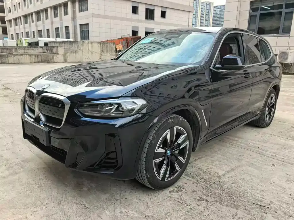 BMW iX3 — фото 1