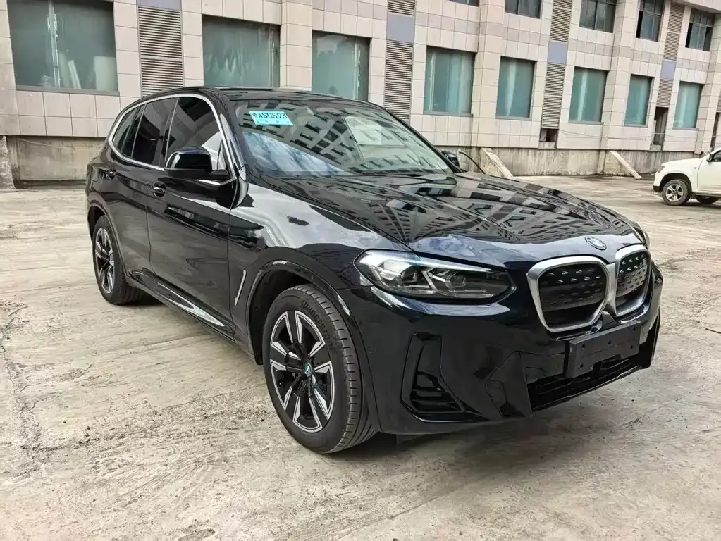 BMW iX3 — фото 9