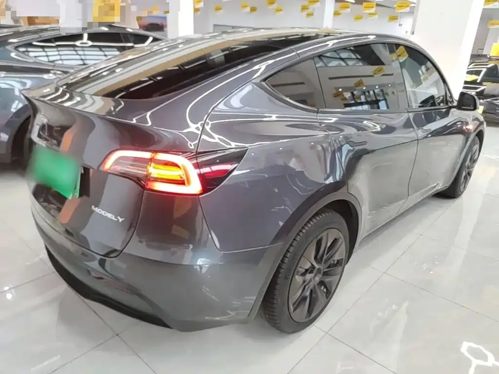 Tesla Model Y — фото 4