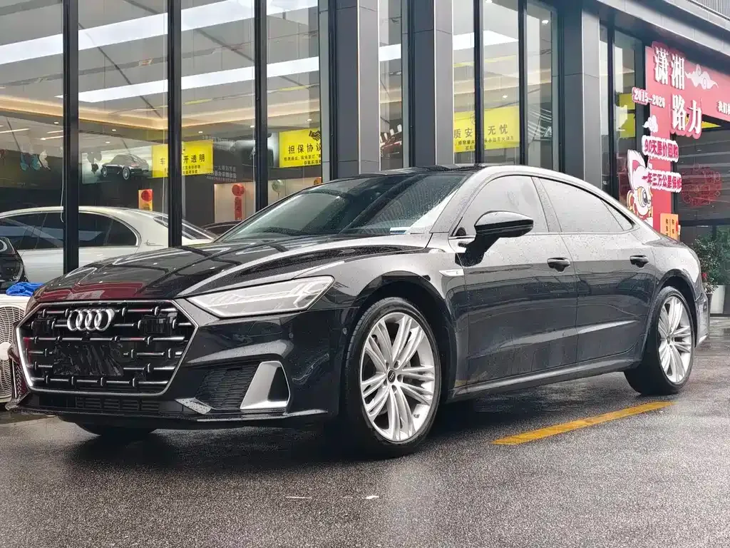 Audi A7L — фото 1