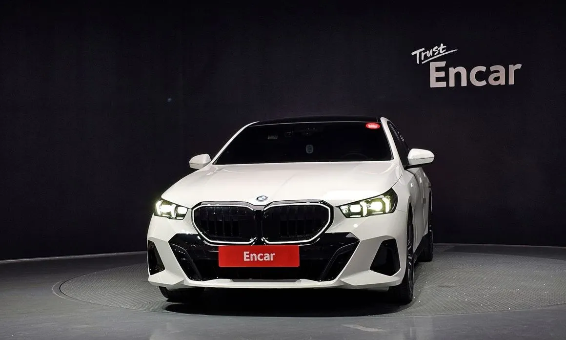 BMW 5-Series 2025 из KR, фото 9