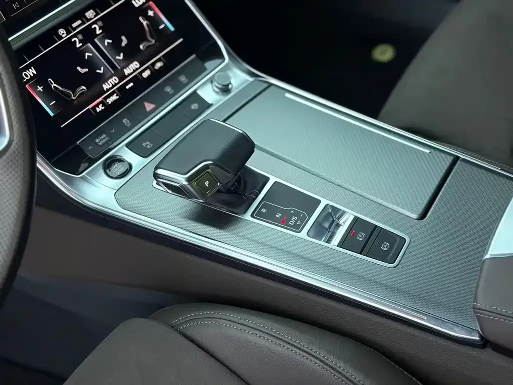 Audi A7L — фото 9