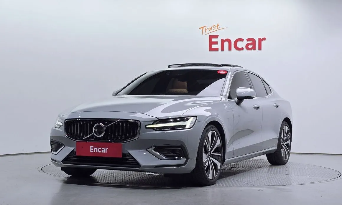 Volvo S60 — фото 1