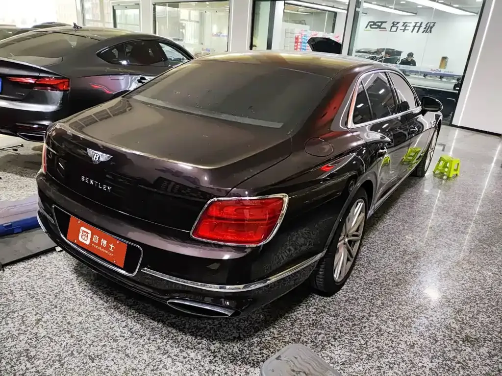 Bentley Flying Spur 2021 из CN, фото 5