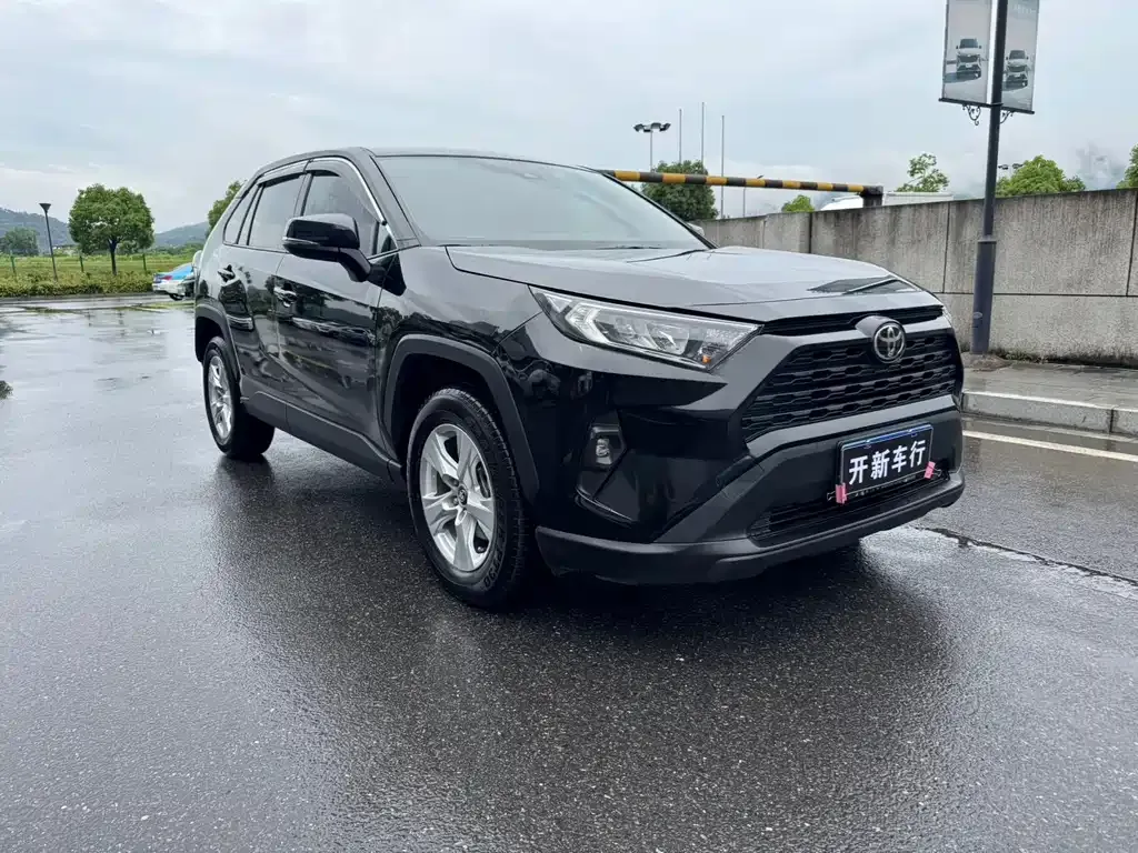Toyota RAV4 — фото 6