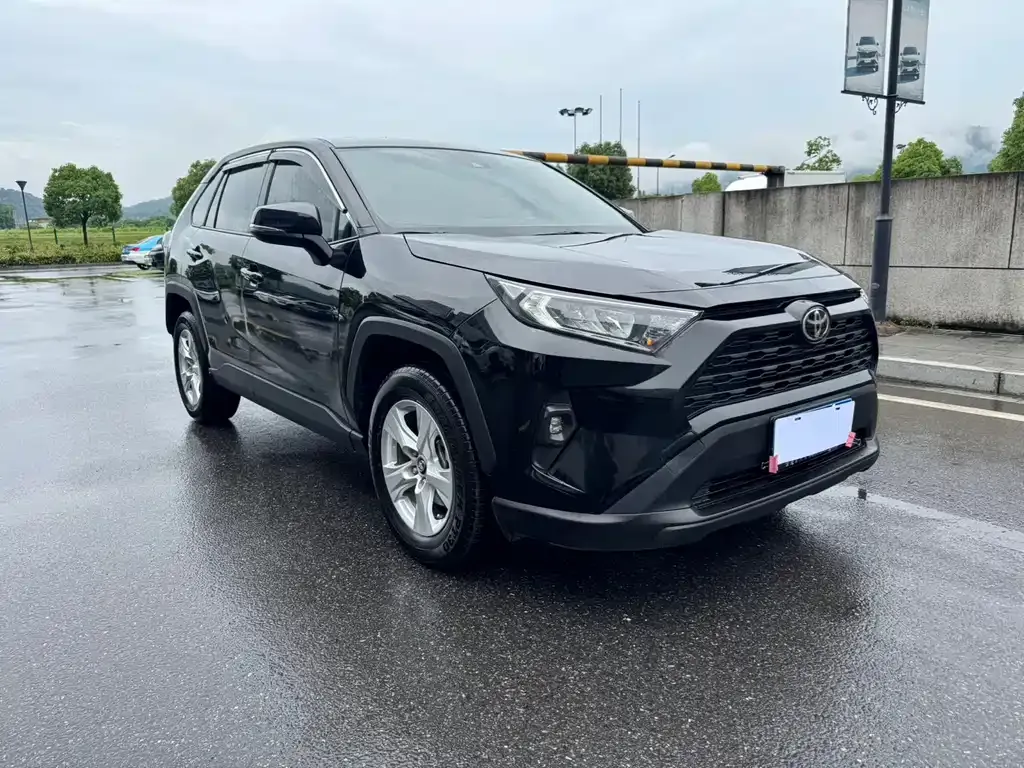 Toyota RAV4 — фото 2