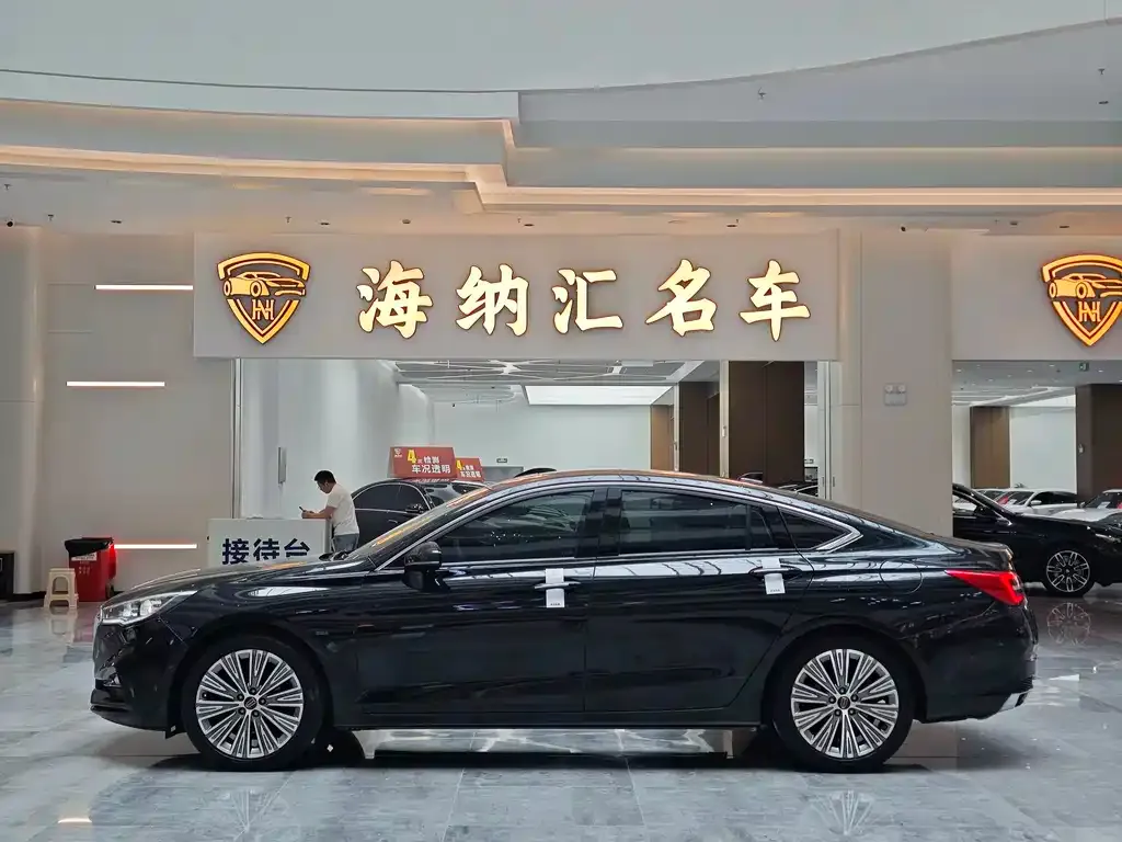 Hongqi H5 — фото 10