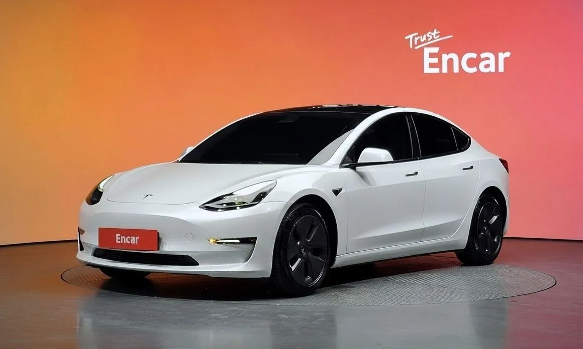 Tesla Model 3 — фото 1