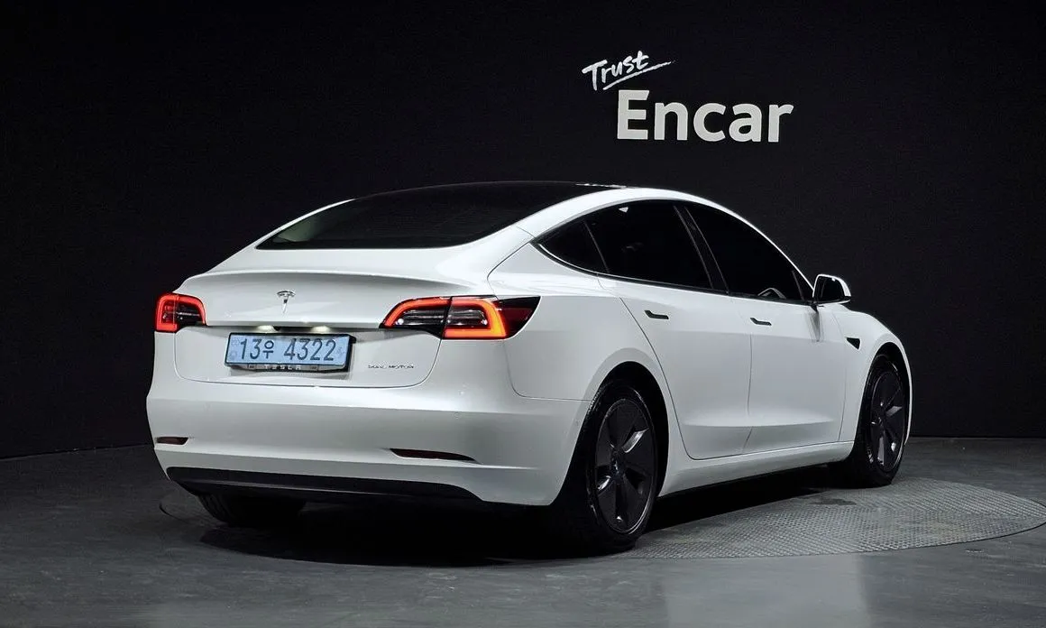 Tesla Model 3 — фото 5