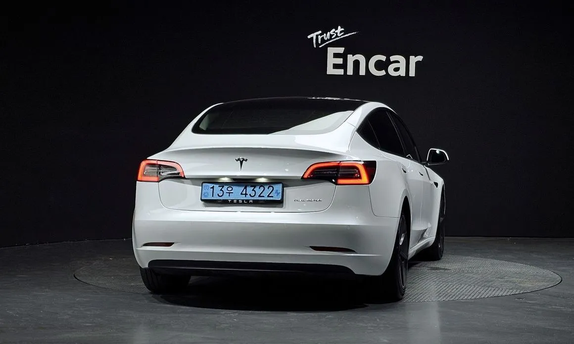 Tesla Model 3 — фото 7