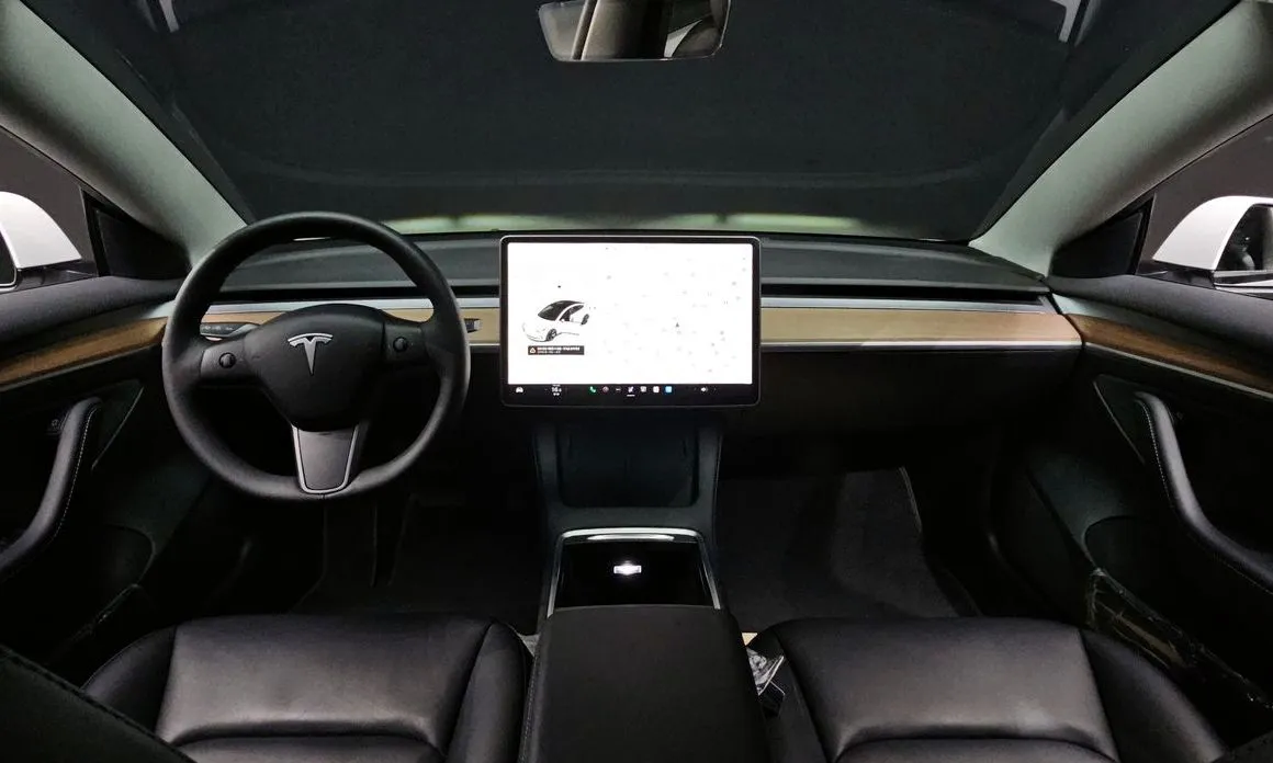 Tesla Model 3 — фото 8