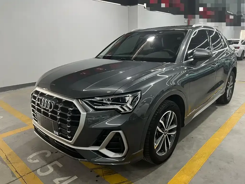 Audi Q3 — фото 1