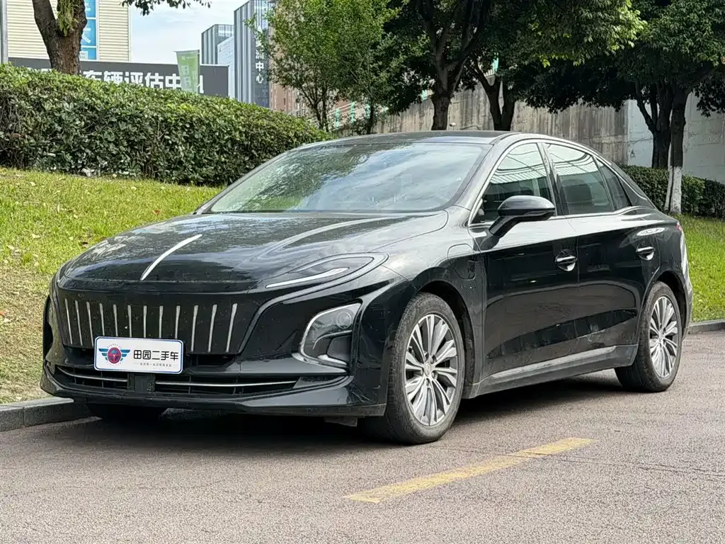 Hongqi E-QM5 — фото 1