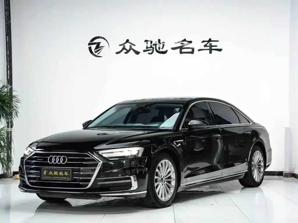 Audi A8 — фото 1