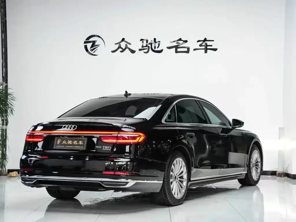 Audi A8 — фото 6