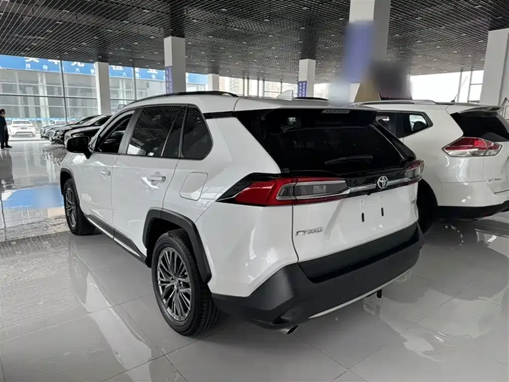 Toyota Wildlander — фото 10