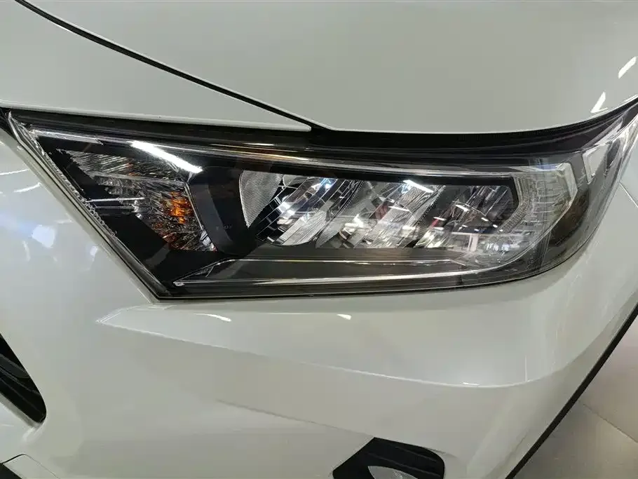 Toyota RAV4 — фото 2