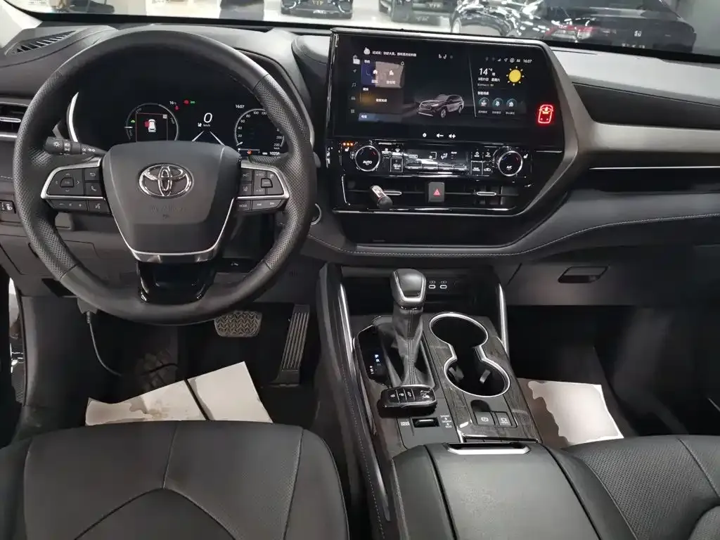 Toyota Highlander — фото 6