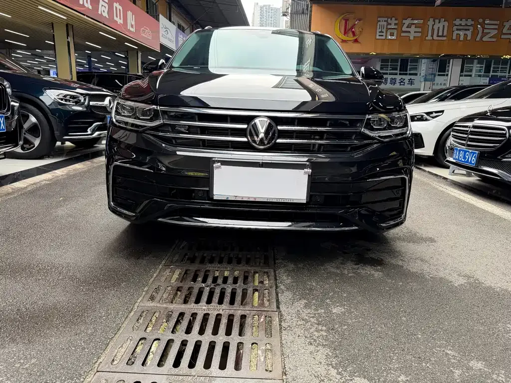 Volkswagen Tiguan L — фото 10