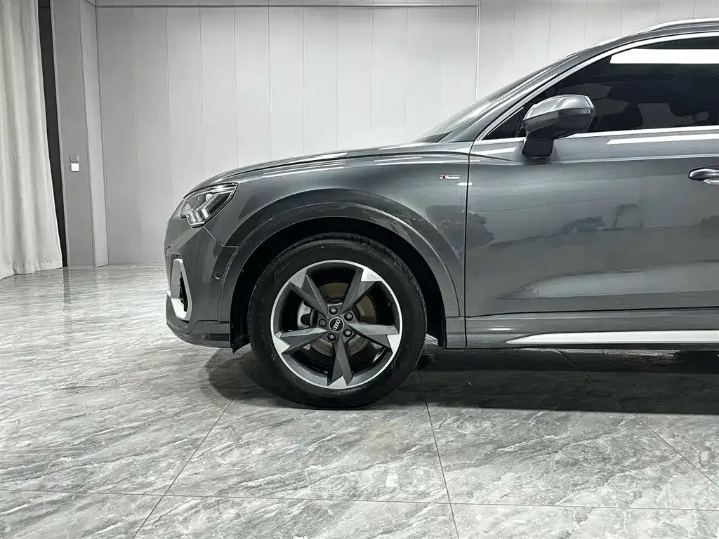 Audi Q3 — фото 7