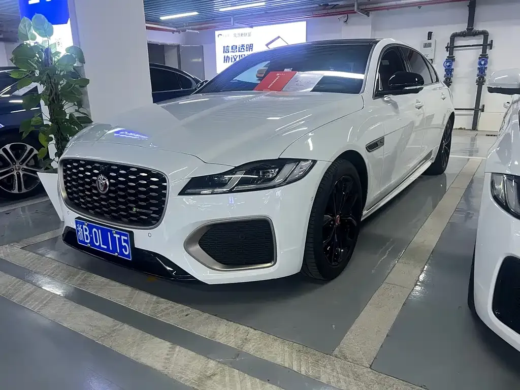 Jaguar XFL — фото 1