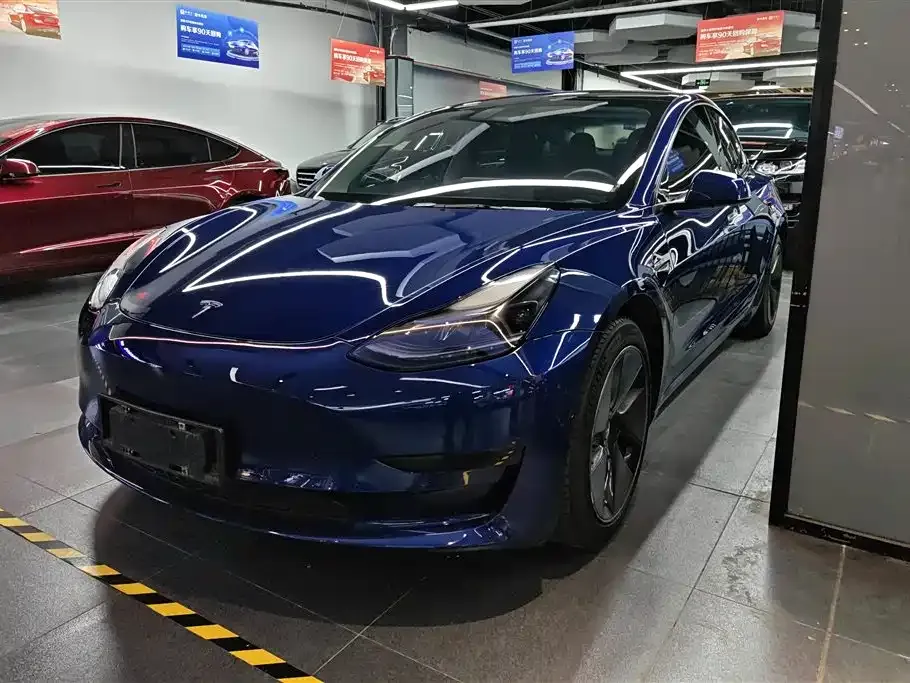 Tesla Model 3 — фото 1