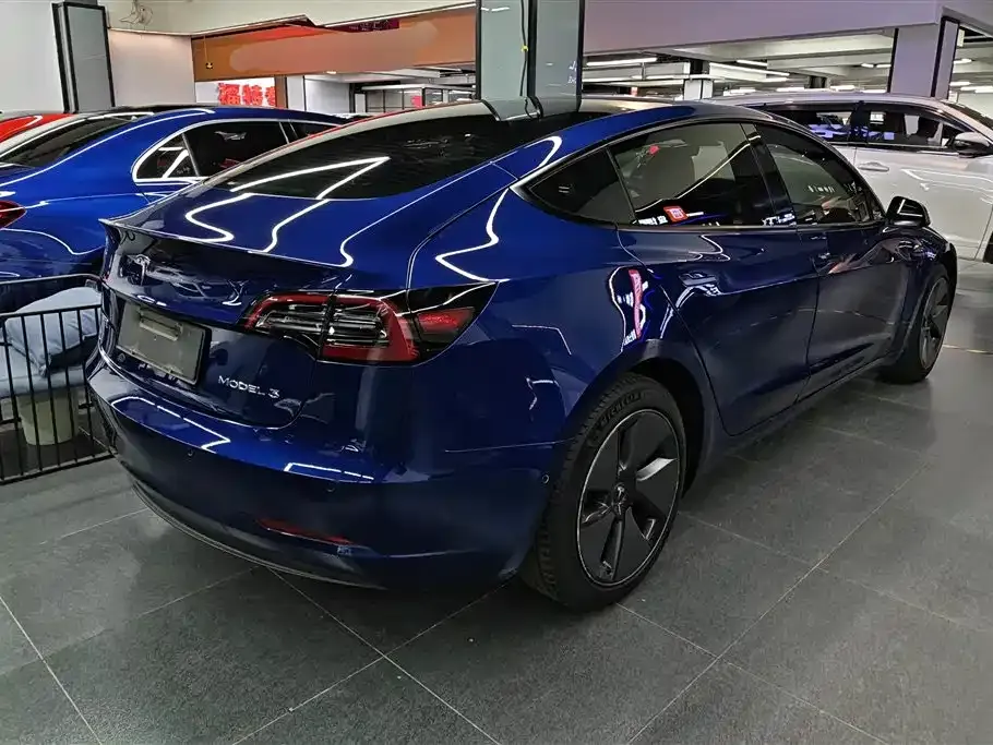 Tesla Model 3 — фото 4