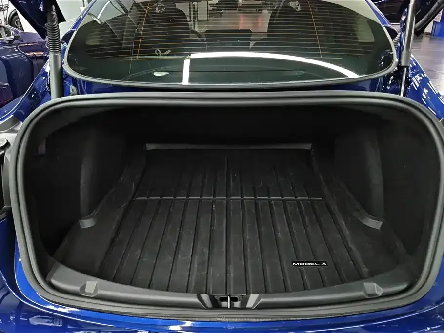 Tesla Model 3 — фото 3