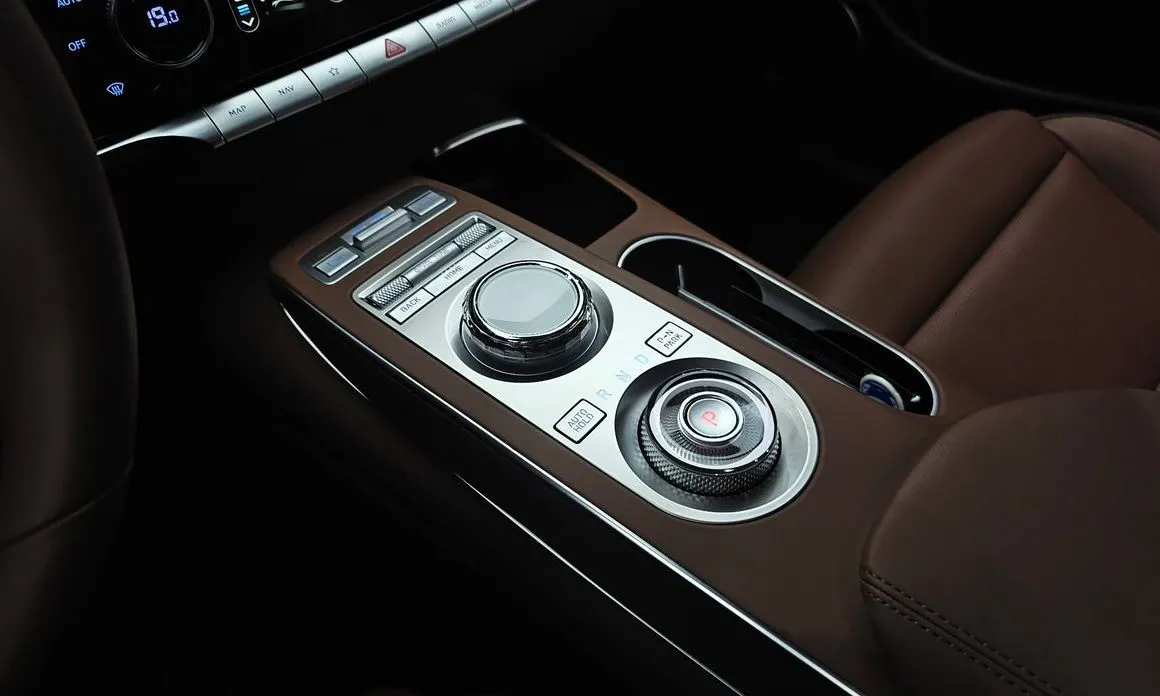 Genesis GV70 — фото 2