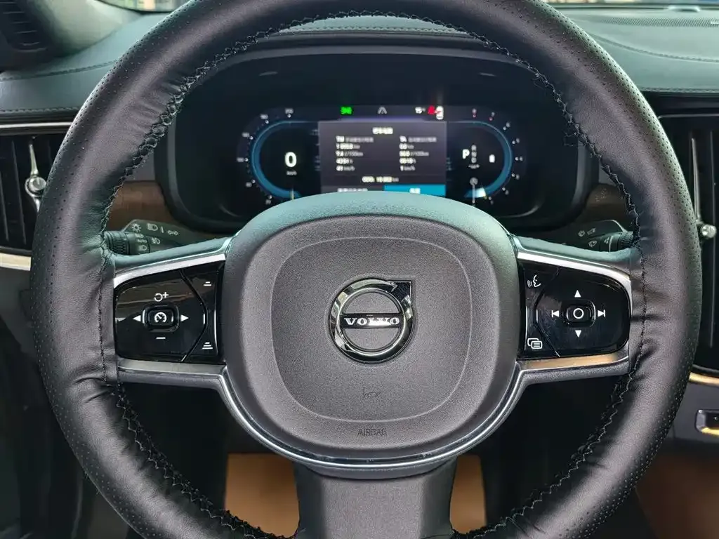 Volvo S90 — фото 9