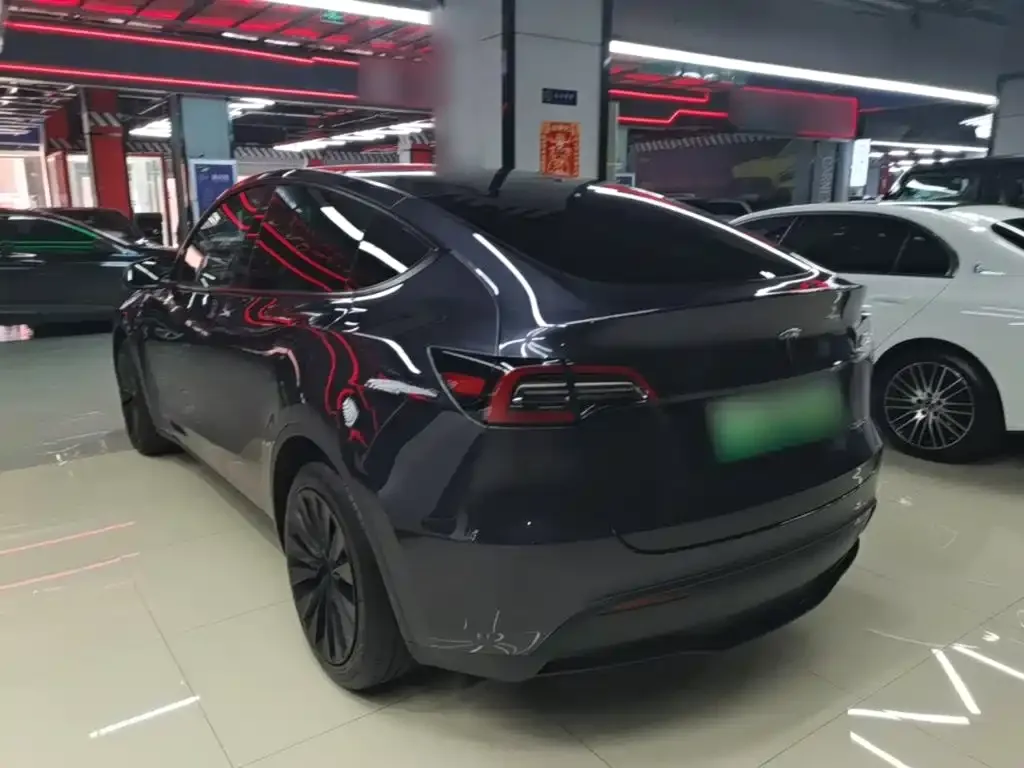 Tesla Model Y — фото 2