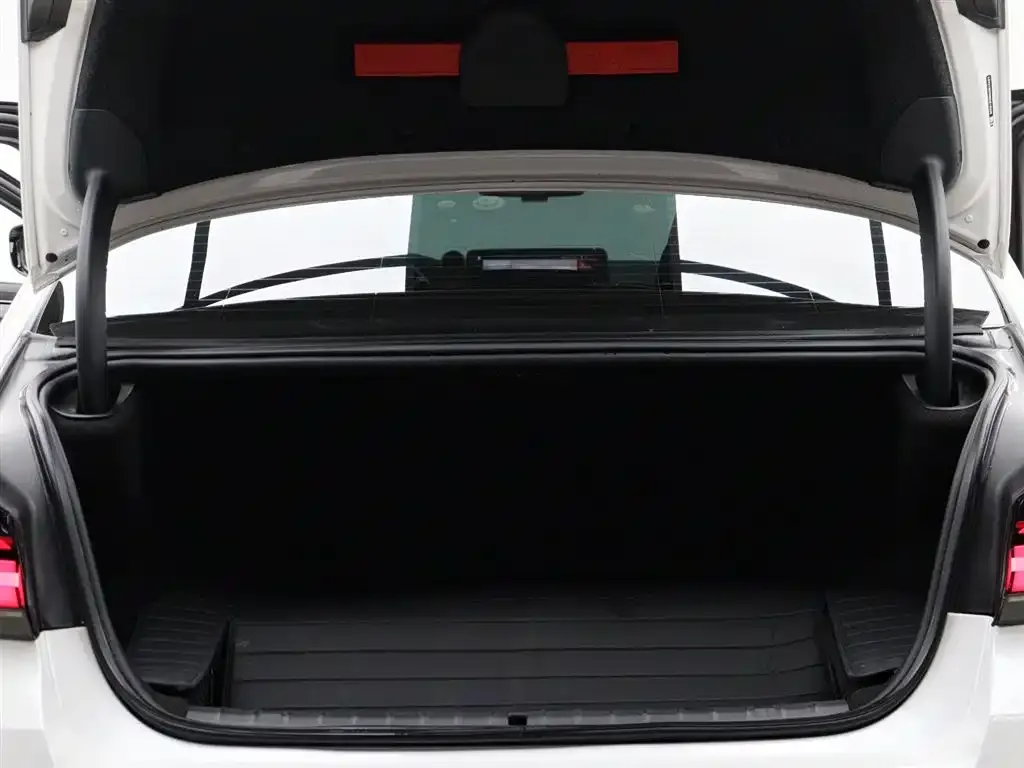 BMW 5 Series New Energy — фото 2
