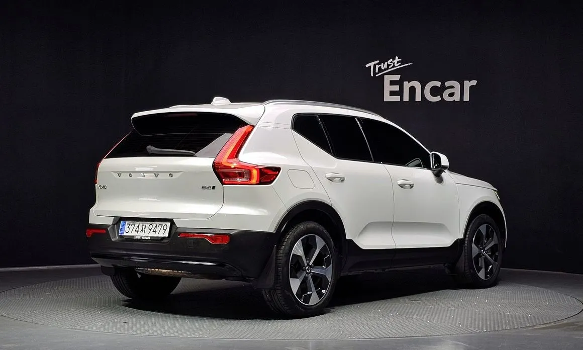 Volvo XC40 — фото 5