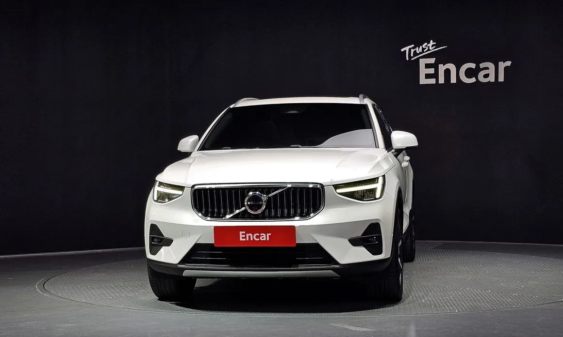 Volvo XC40 — фото 10