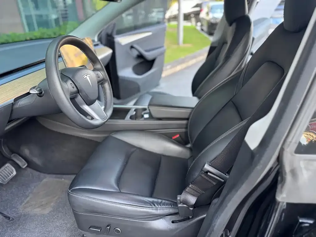Tesla Model Y — фото 4