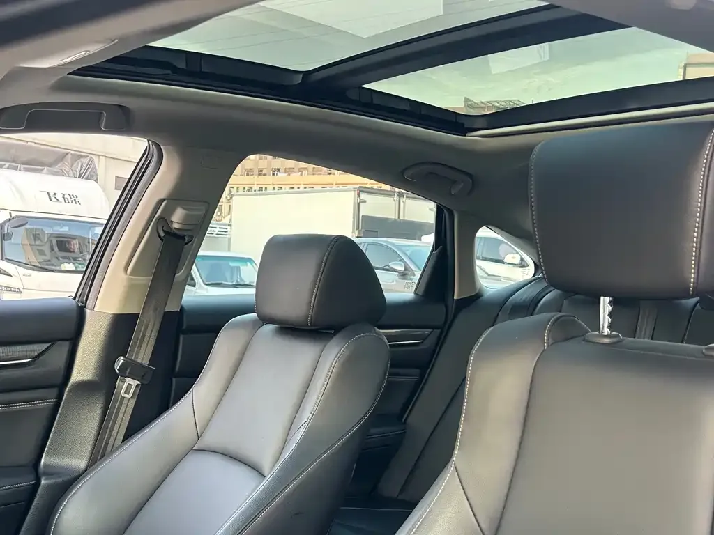 Honda Accord — фото 10
