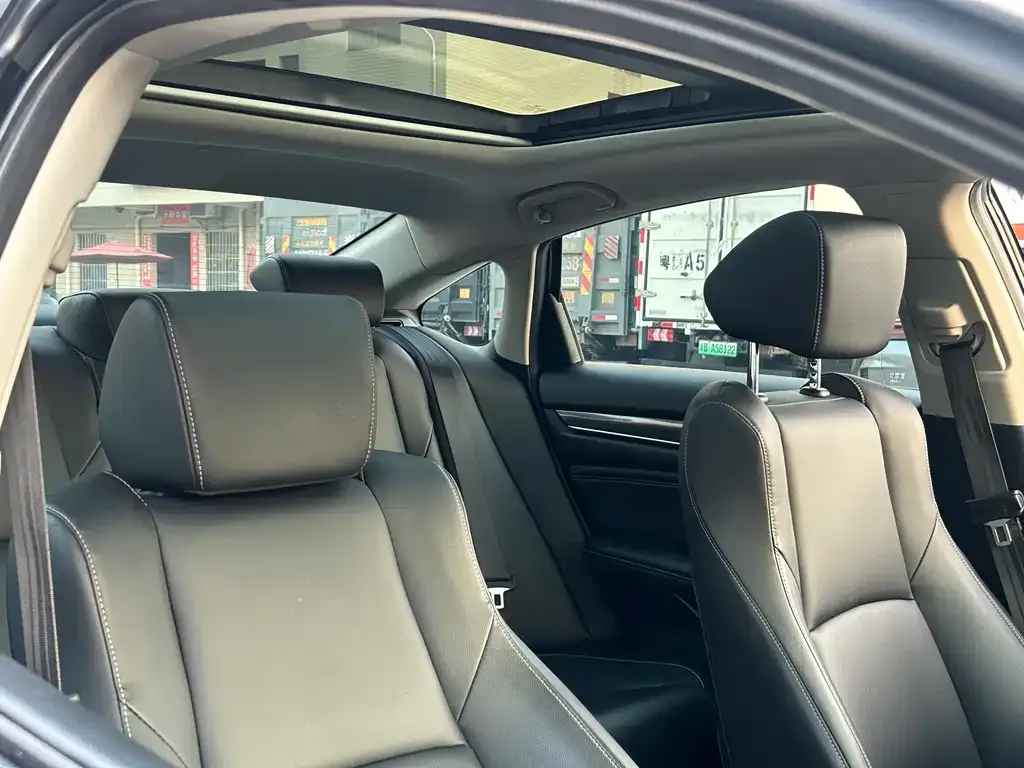 Honda Accord — фото 6