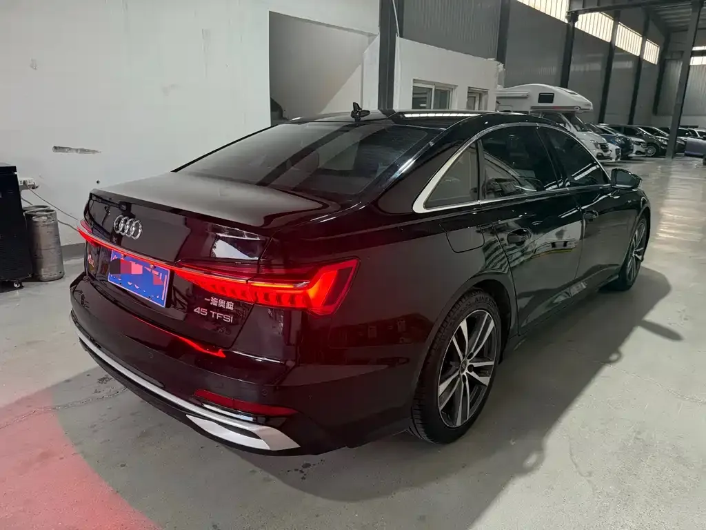 Audi A6L — фото 2
