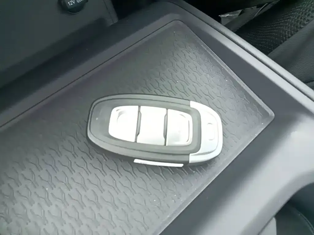 Hongqi E-QM5 — фото 2
