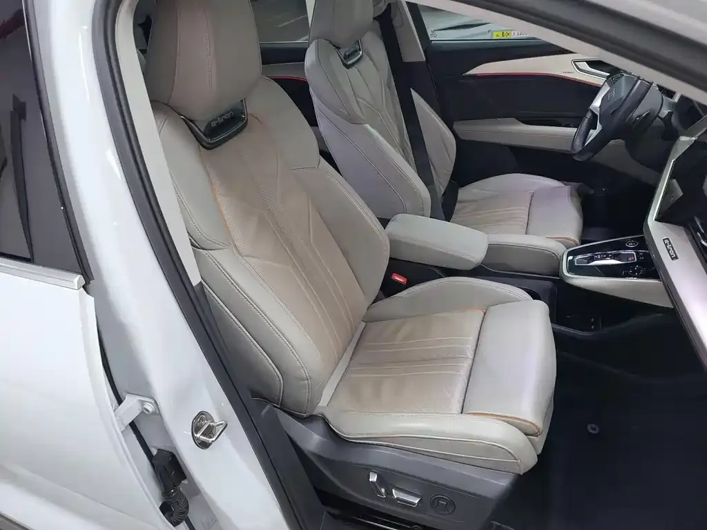Audi Q5 e-tron 2022 из CN, фото 2