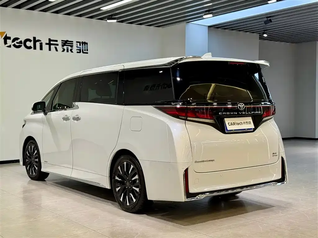 Toyota Vellfire — фото 3