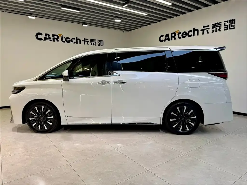 Toyota Vellfire — фото 8