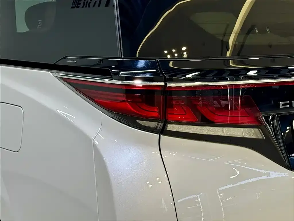 Toyota Vellfire — фото 5
