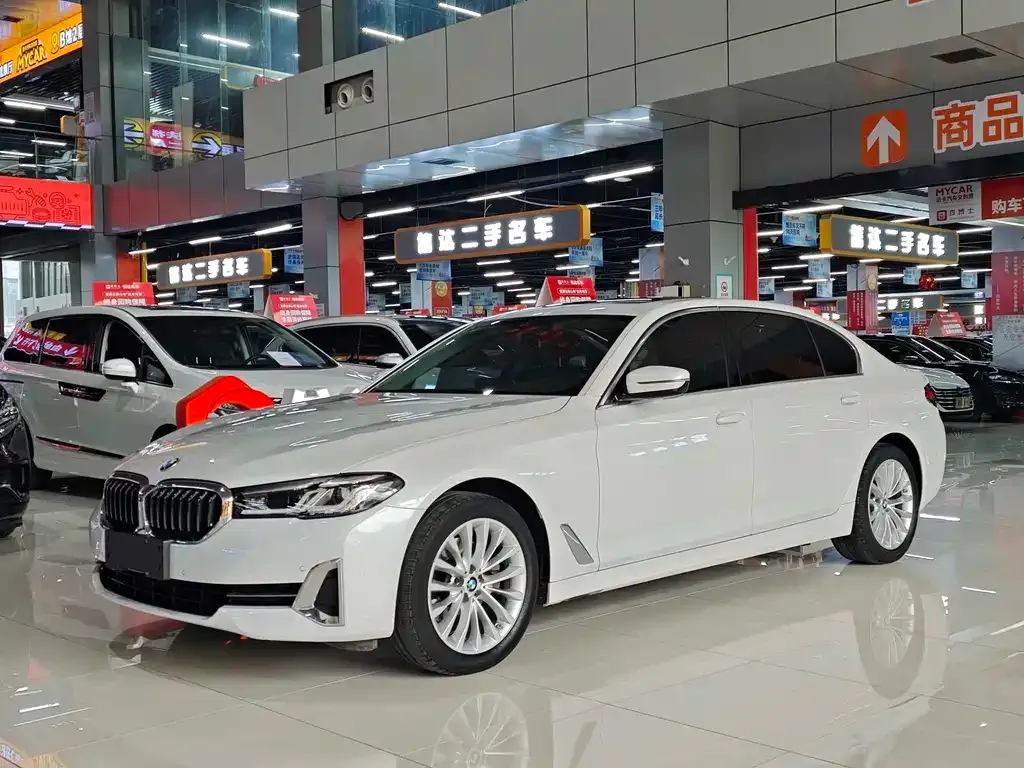 BMW 5 Series — фото 1