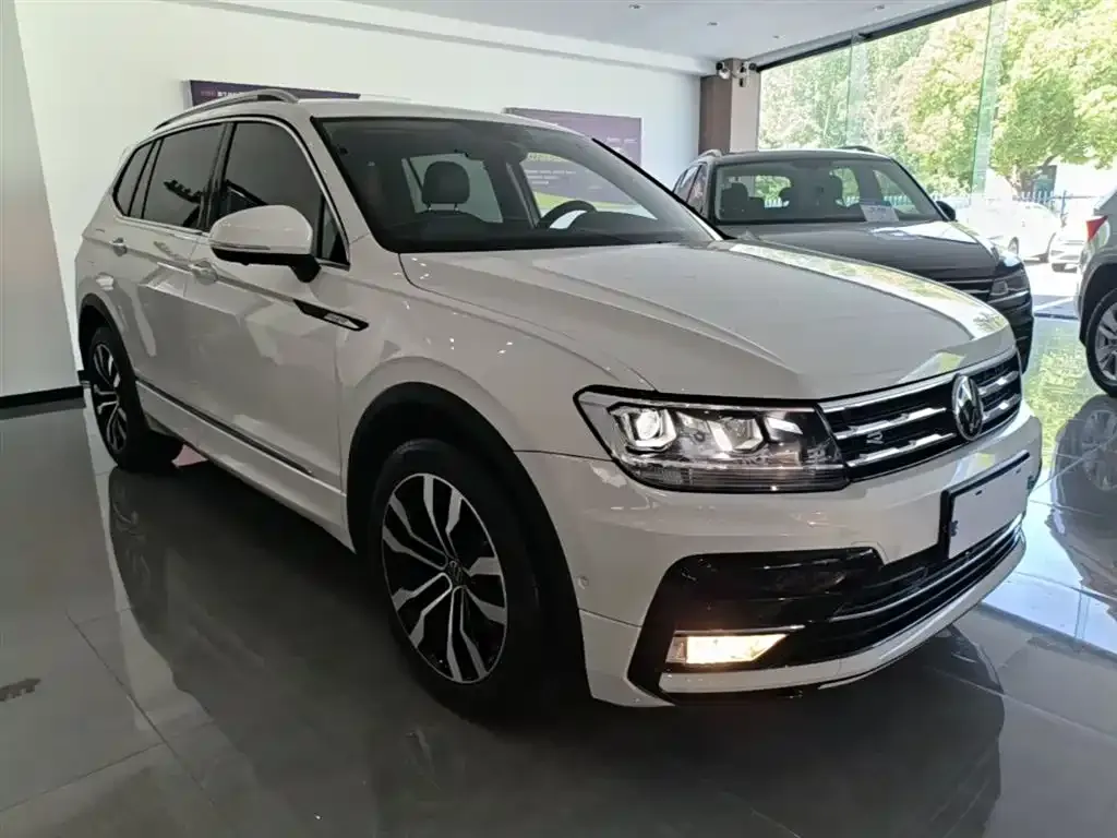Volkswagen Tiguan L — фото 4