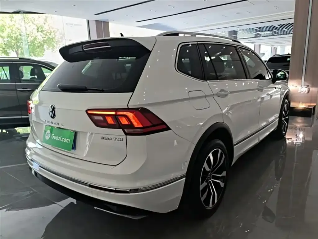 Volkswagen Tiguan L — фото 9