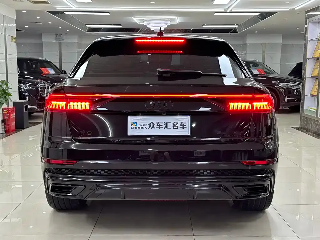 Audi Q8 — фото 5