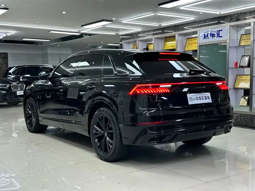 Audi Q8 — фото 7
