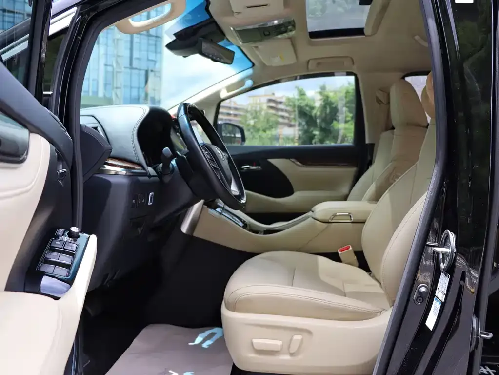 Toyota Alphard — фото 2
