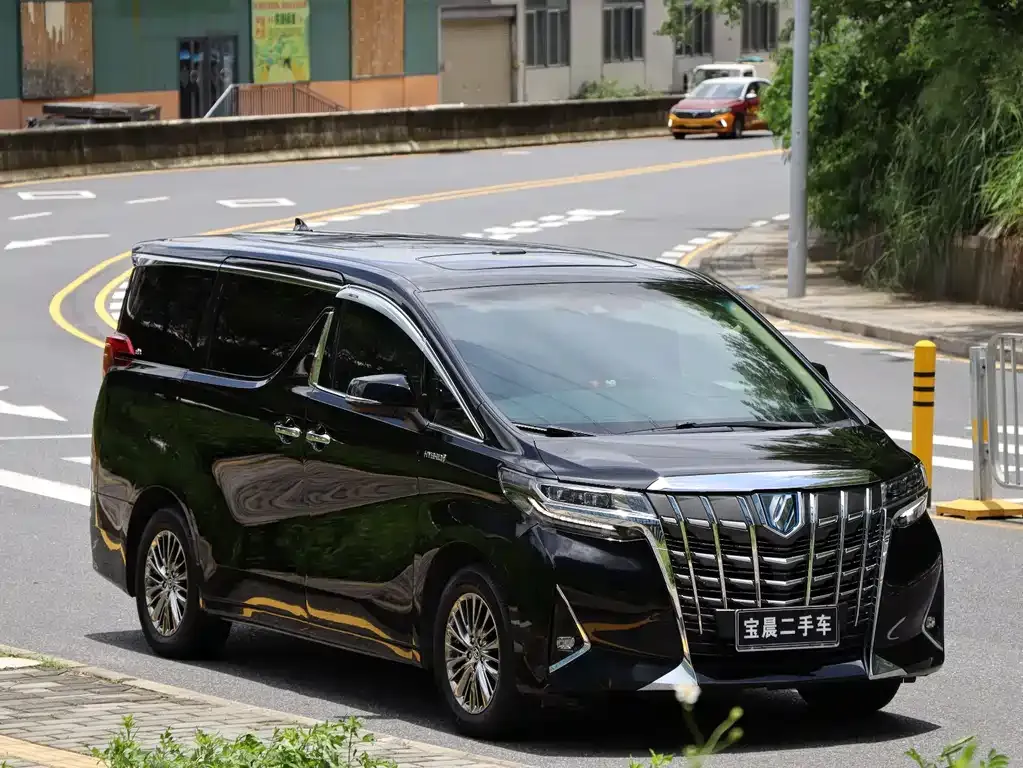 Toyota Alphard — фото 3